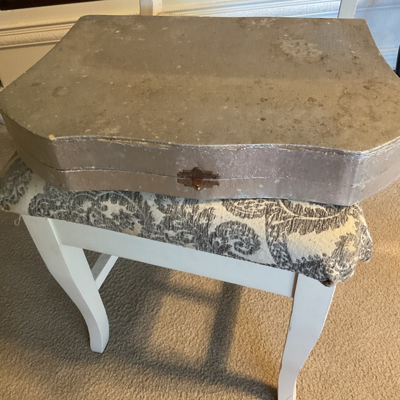 Pete line Art Deco 3 piece Vanity Set w/case - Picture 3 of 5